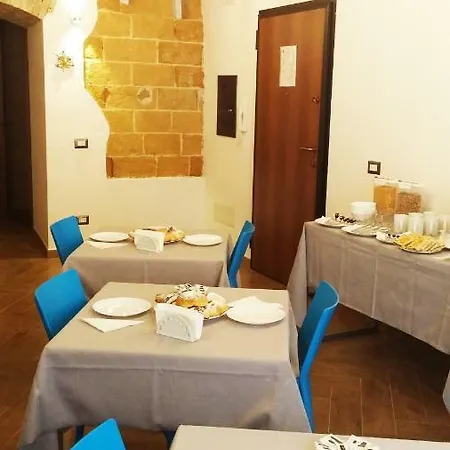 La Finestra Sul Teatro Bed and Breakfast *
